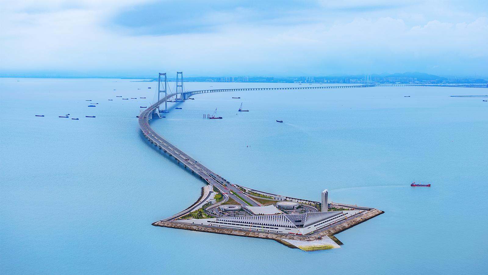 南方日報客戶端報道,助力超2500個隧道工程升級照明,上海三思再度點亮超級工程